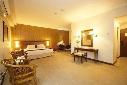 Bahari Inn Tegal Exterior foto